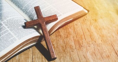 Imagen destacada para frases cristianas cortas.